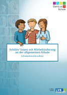 Drei Kinder mit und ohne Hörhilfen über einem Schild mit der Aufschrift: Schülerinnen und Schüler mit Hörschädigung an der allgemeinen Schule.